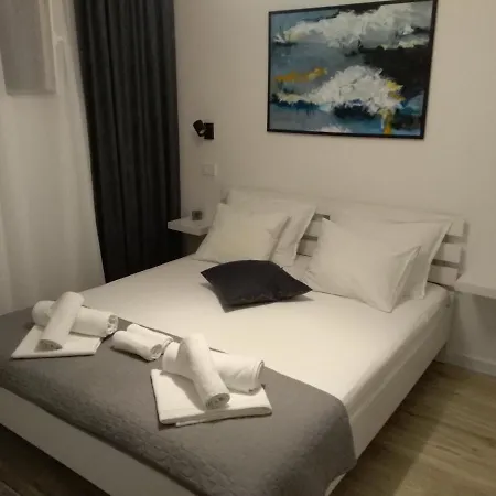 Boutique Waterfront Apartment *